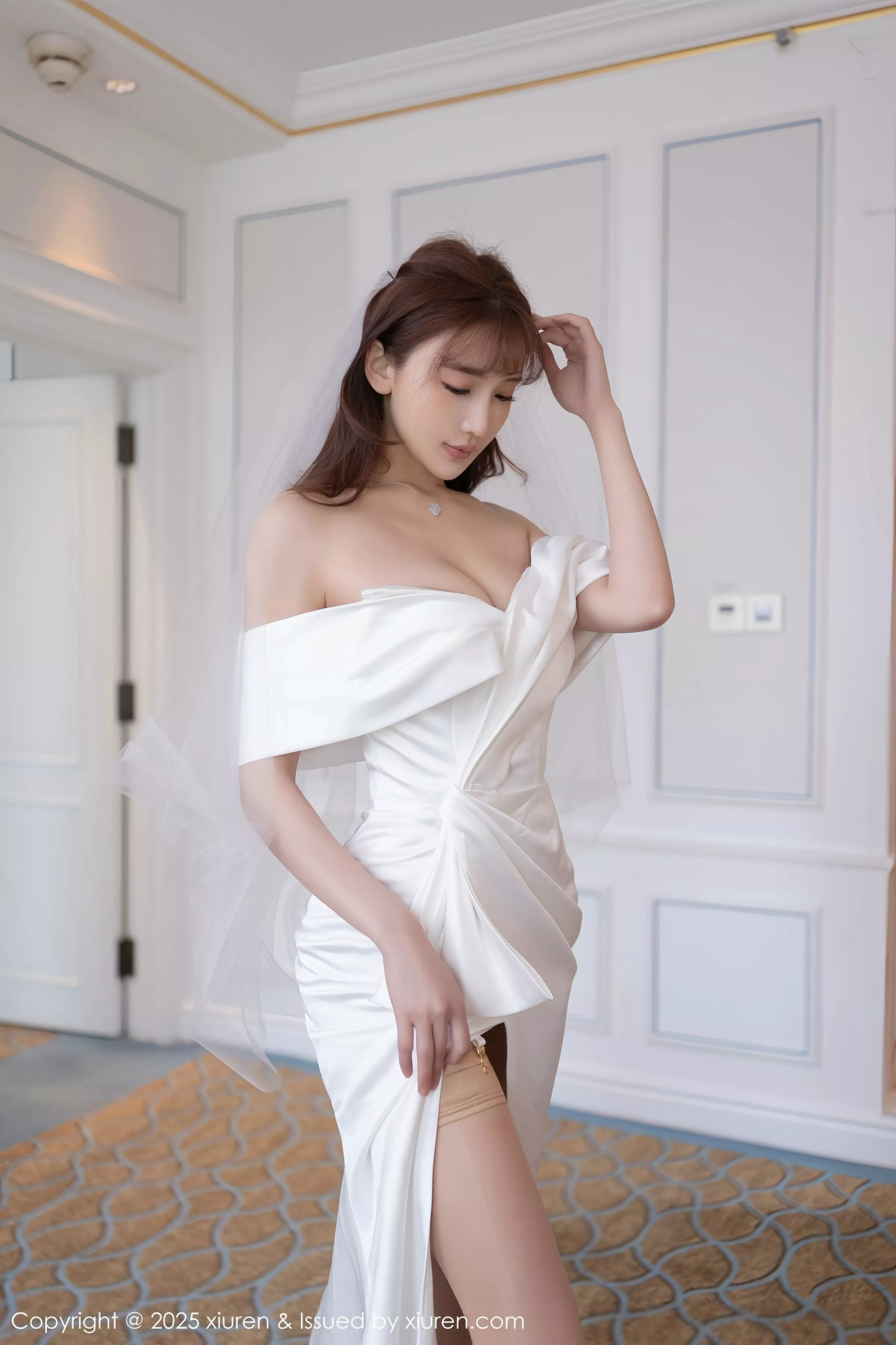 陆萱萱性感白色蕾丝情趣婚纱配肉丝吊袜秀柔美身姿绝美写真76P