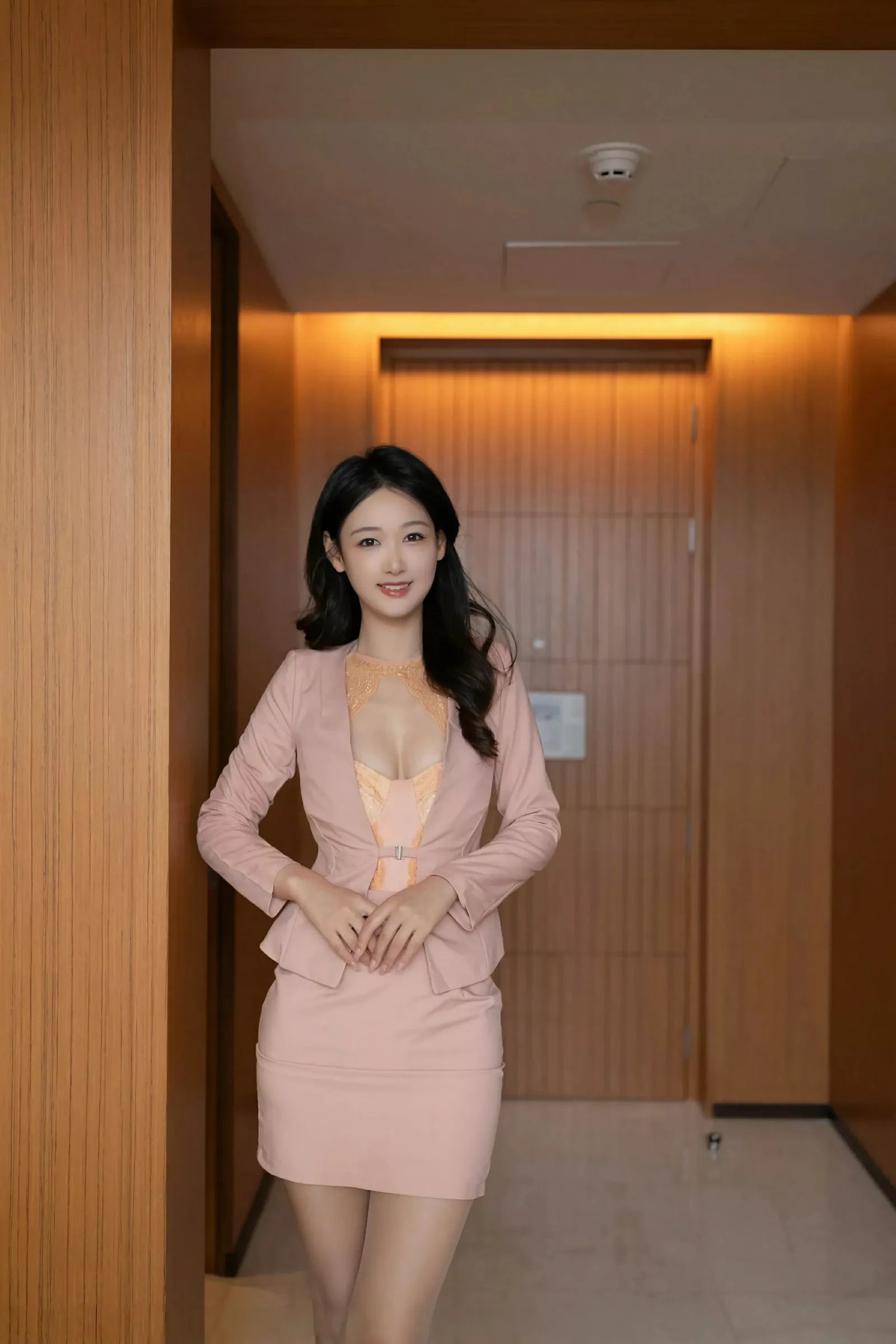 Tang Anqi: Orange OL Attire and Sheer Lingerie Photoshoot Showcasing Stunning Figure 83P