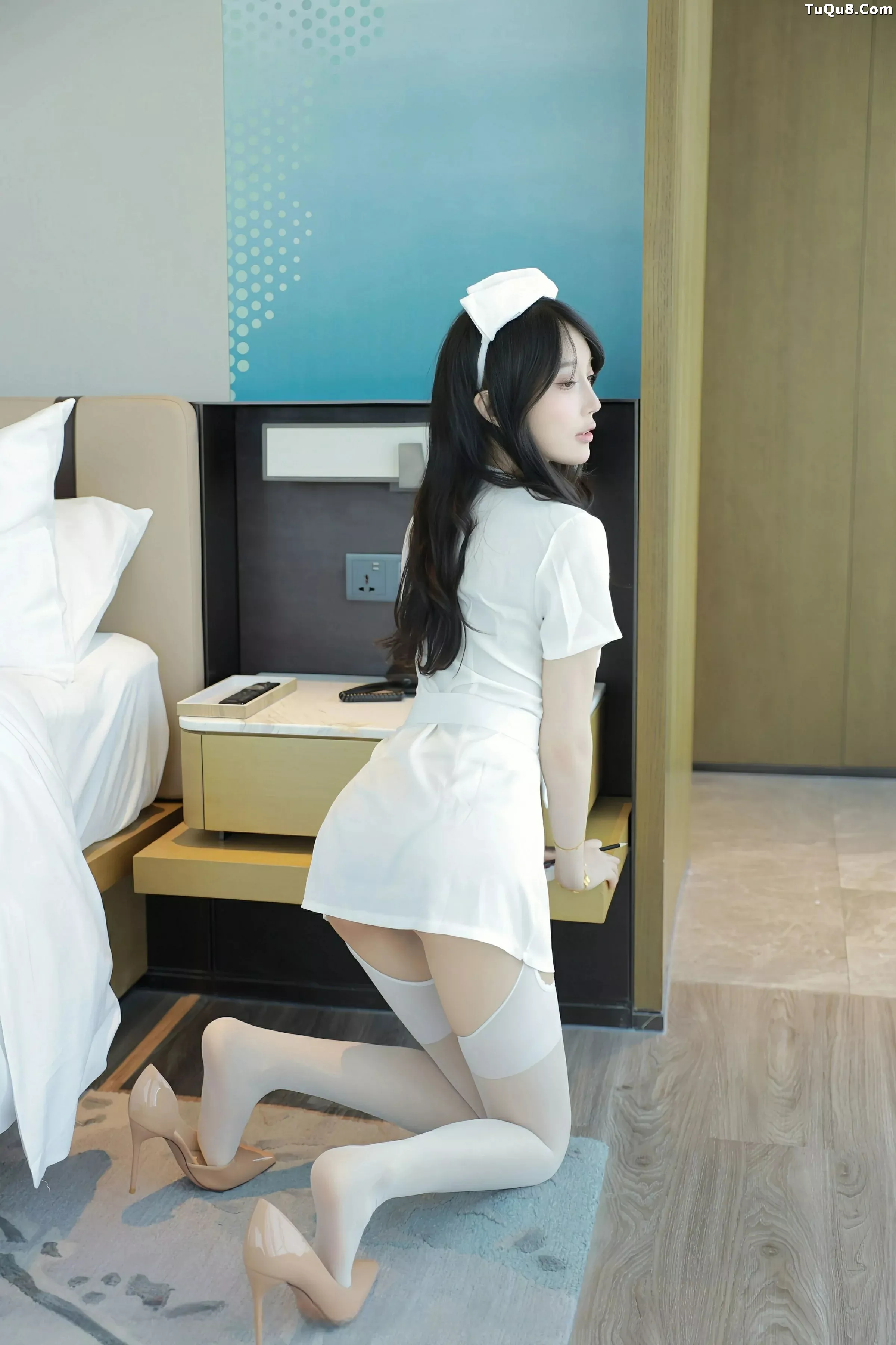 Yue'er Yue'er sexy white nurse uniform with white stockings, showcasing a graceful figure, exquisite photoshoots 62P 6