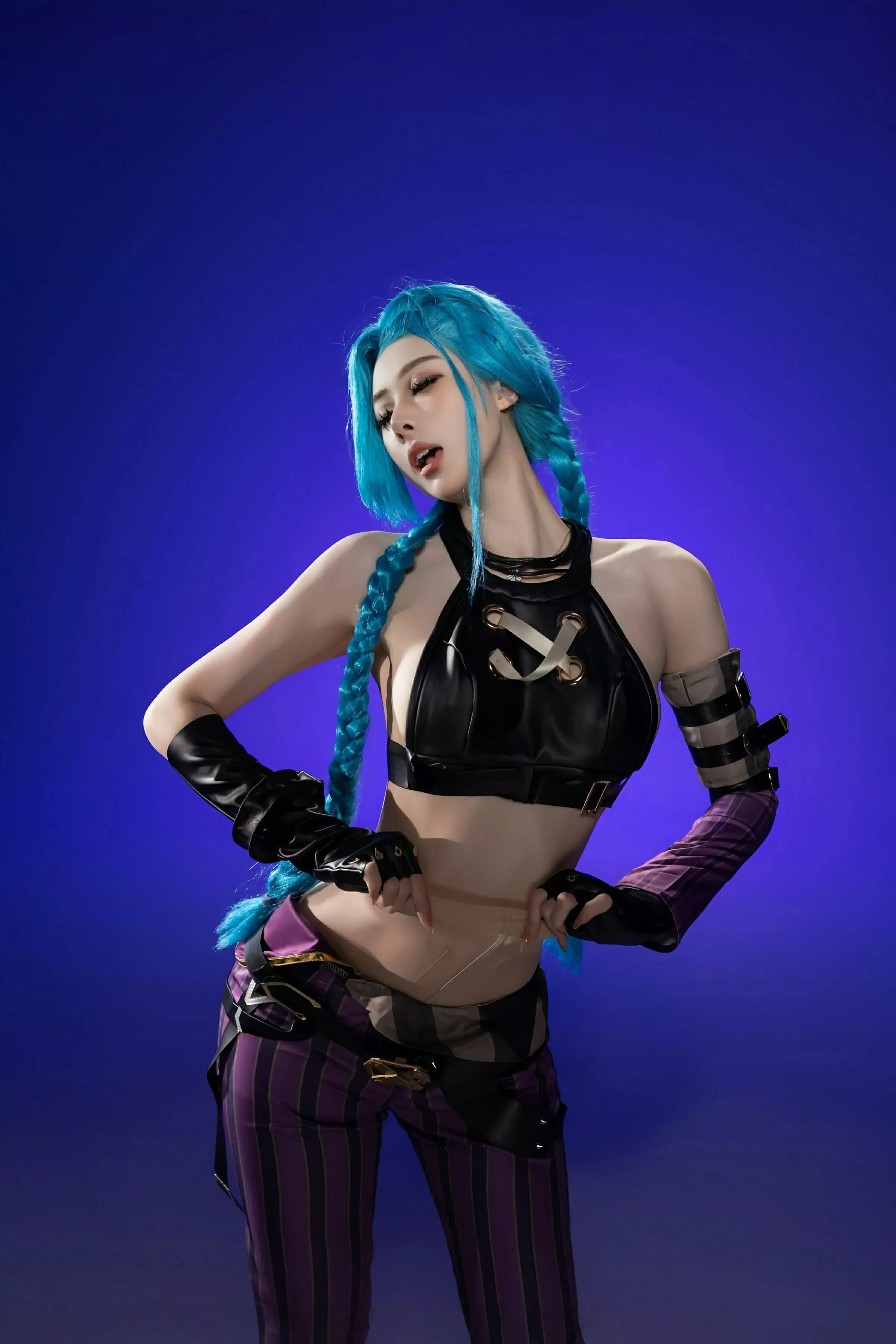 小逗逗性感Cosplay装扮配肉色丝袜秀曼妙身姿迷人绝美写真79P