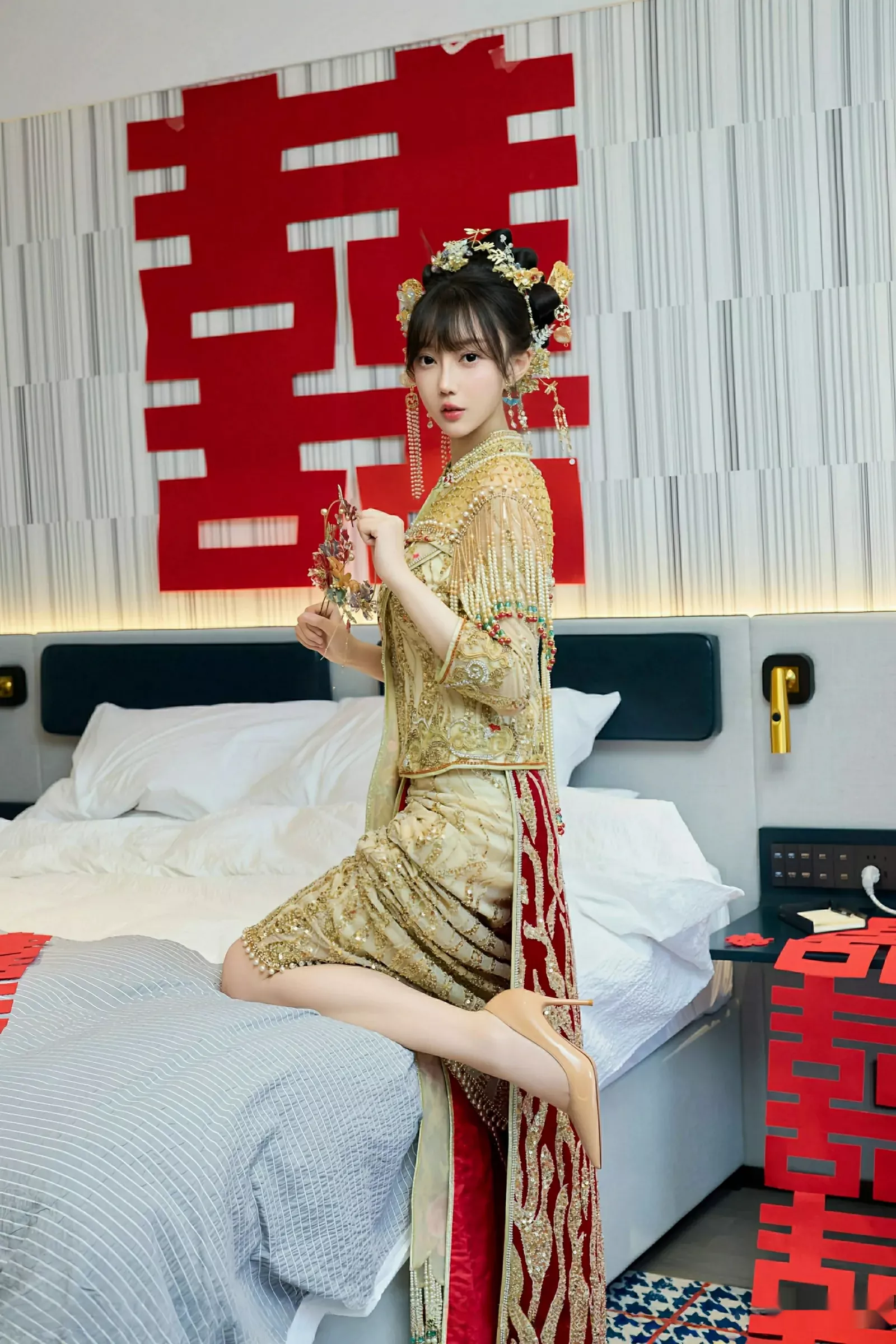 玥儿玥er性感红色蕾丝内衣配超薄肉丝秀完美身材绝美写真68P 2