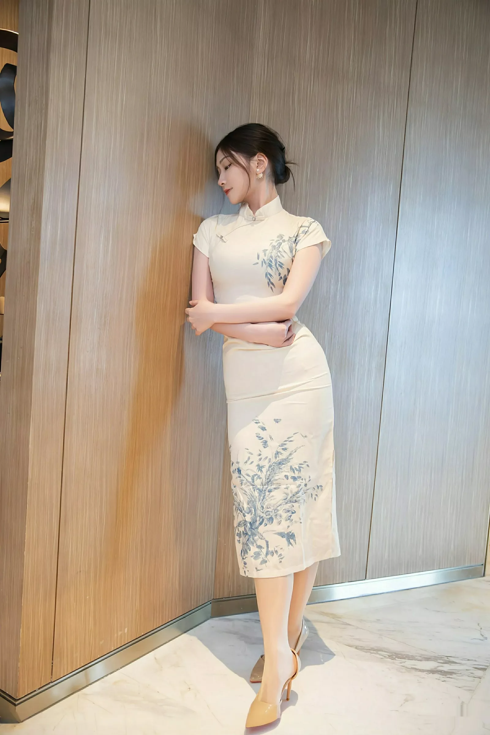 刘婷婷性感浅色旗袍露红色内衣配开档肉丝秀美腿绝美写真72P 8
