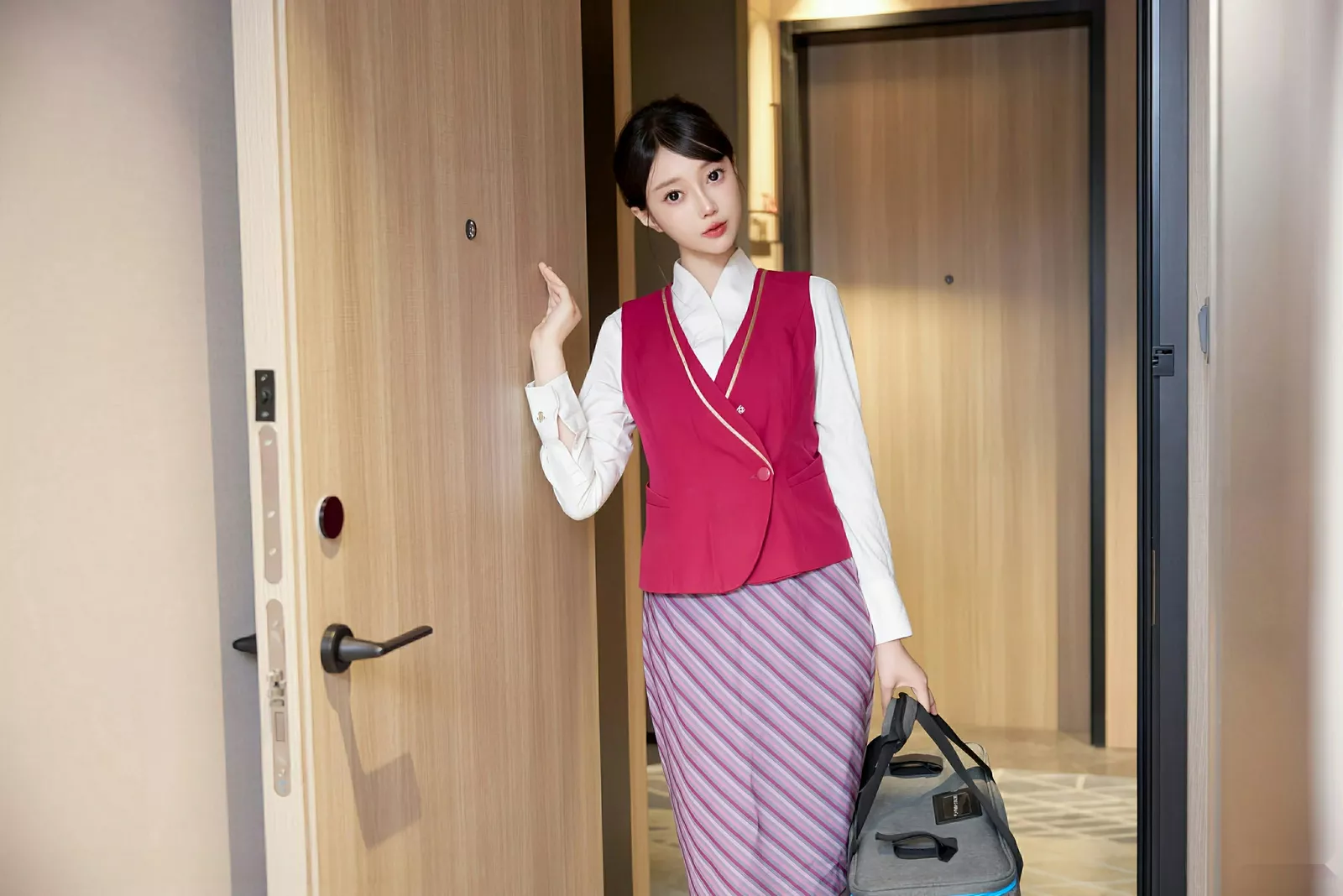 玥儿玥er性感空姐制服配超薄黑丝秀曼妙身姿迷人绝美写真68P 4