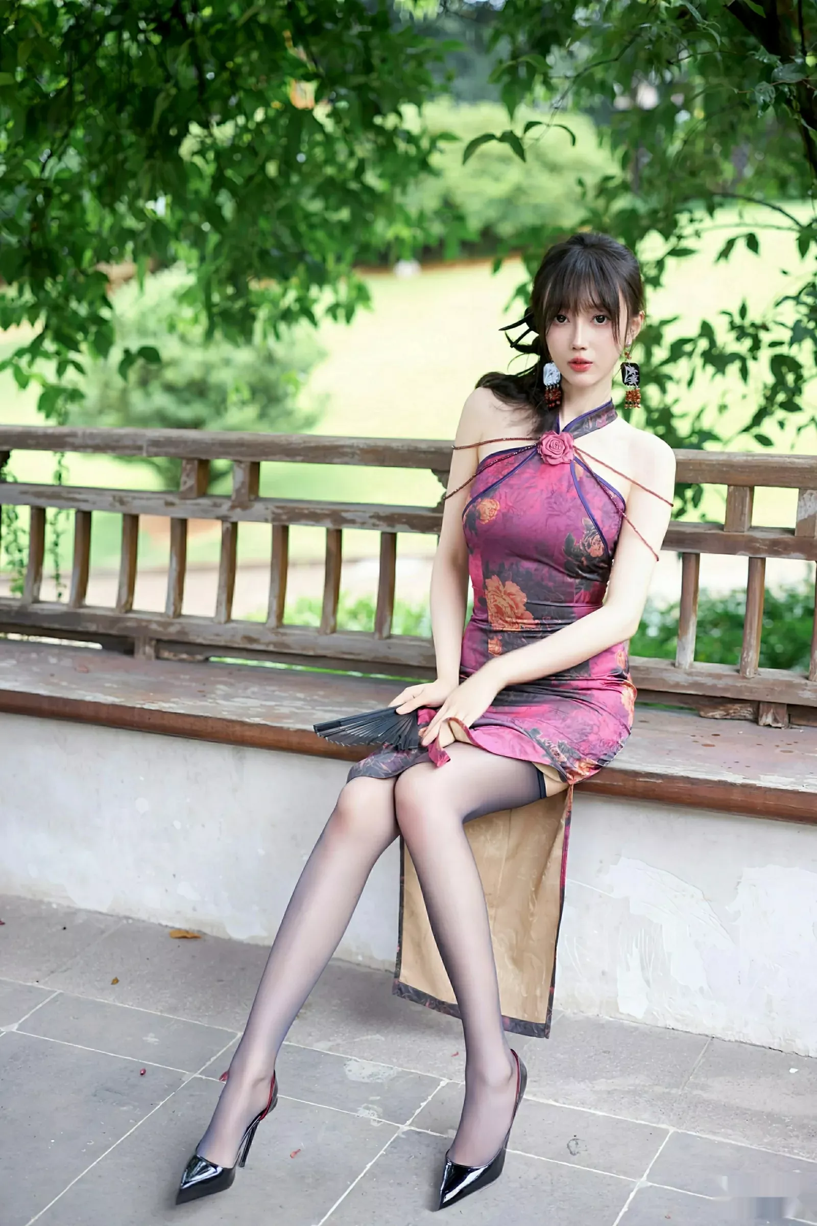玥儿玥er性感紫色旗袍服饰配黑丝吊袜秀完美身材绝美写真60P 7