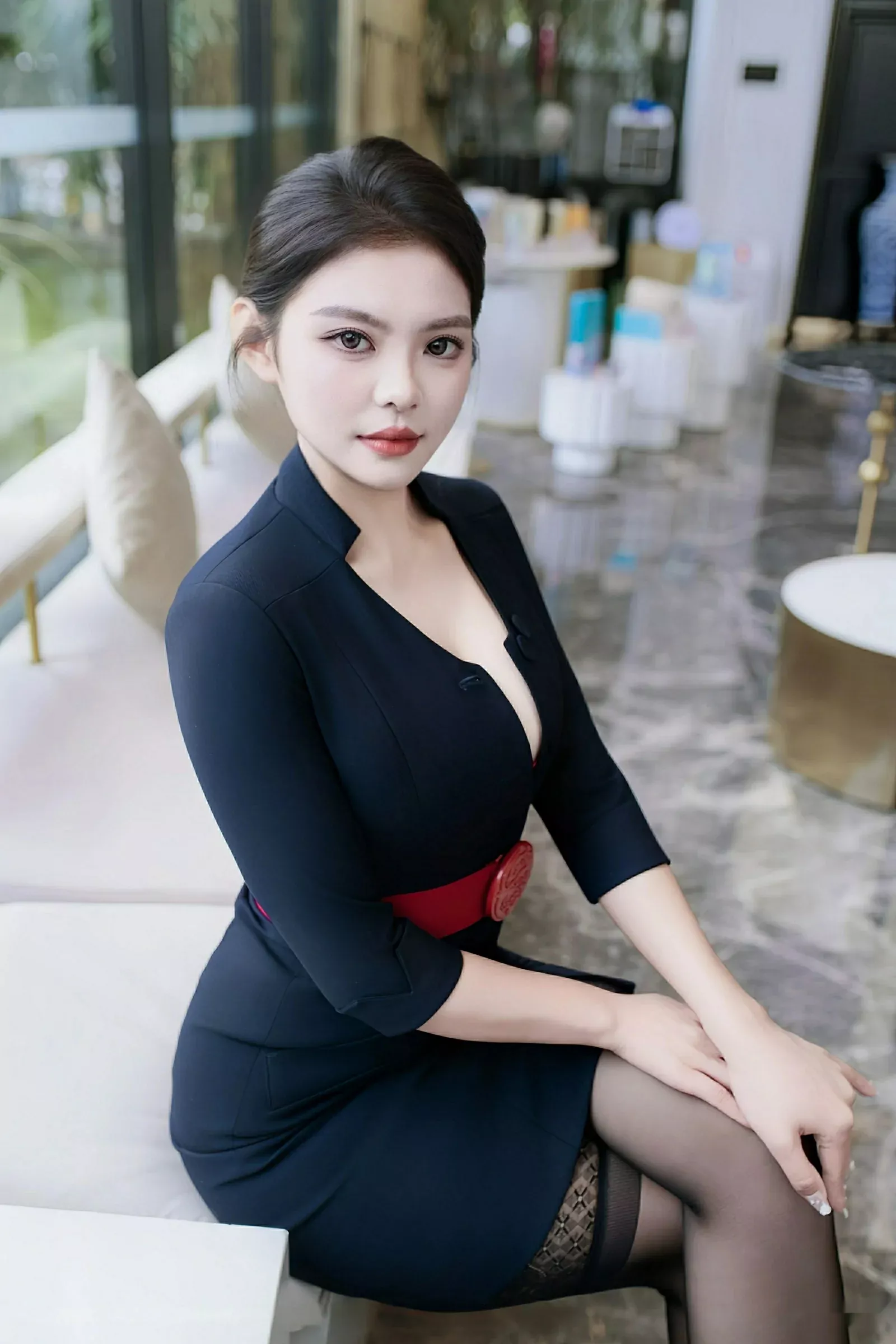 冬安性感OL服饰露红色蕾丝内衣配黑丝袜秀丰满身材绝美写真78P 2