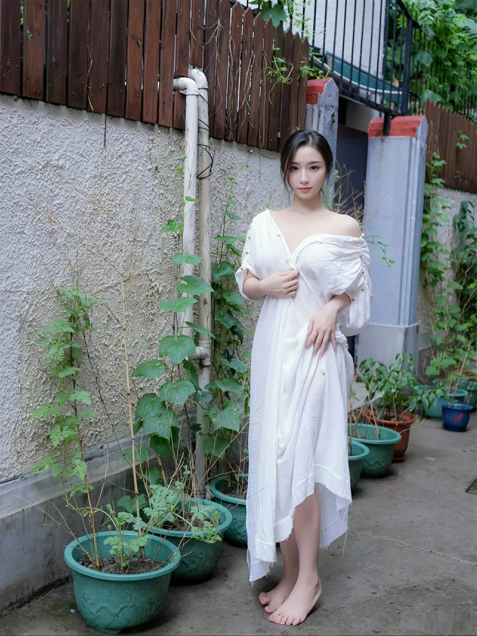 楠芝性感白色长袍半脱露白色丁字裤秀惹火身材撩人绝美写真77P 8