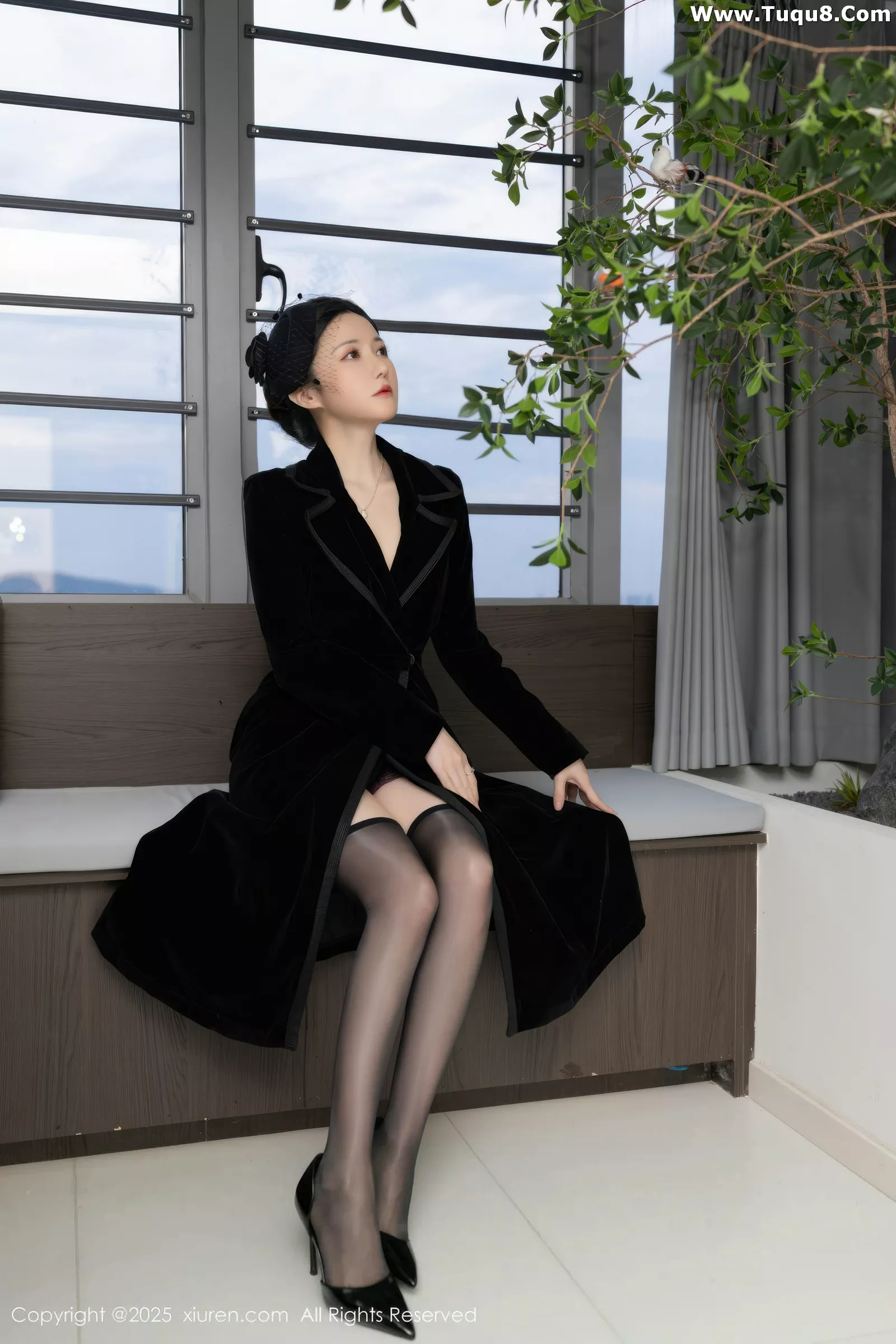 鱼子酱Fish性感黑色情趣内衣配黑丝吊袜秀曼妙身姿绝美写真72P