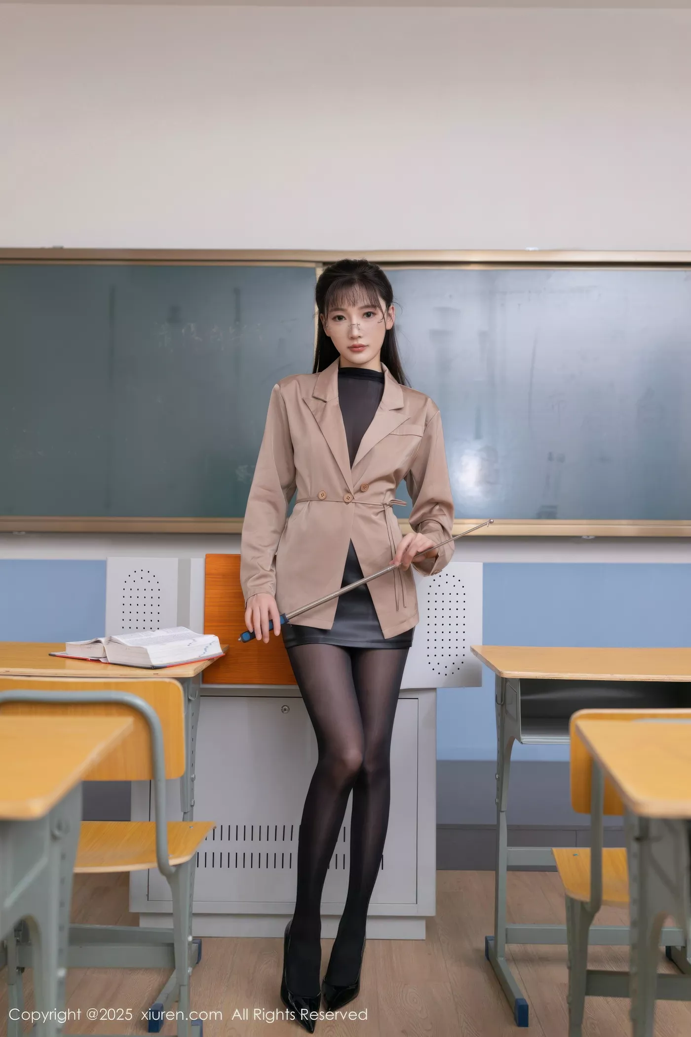 陆萱萱场景拍摄性感黑色连体丝袜秀翘臀美腿撩人绝美写真76P