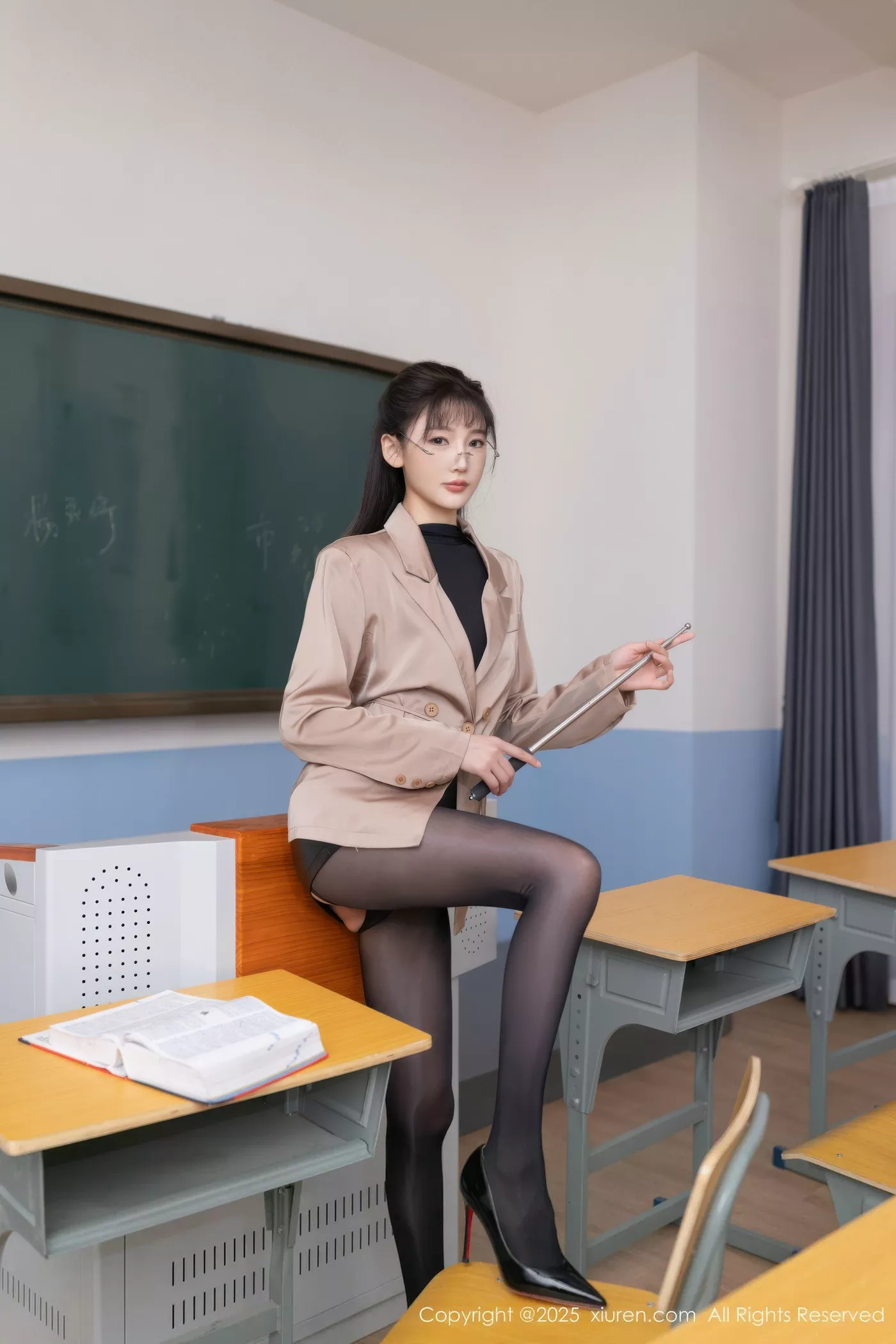 陆萱萱场景拍摄性感黑色连体丝袜秀翘臀美腿撩人绝美写真76P 4