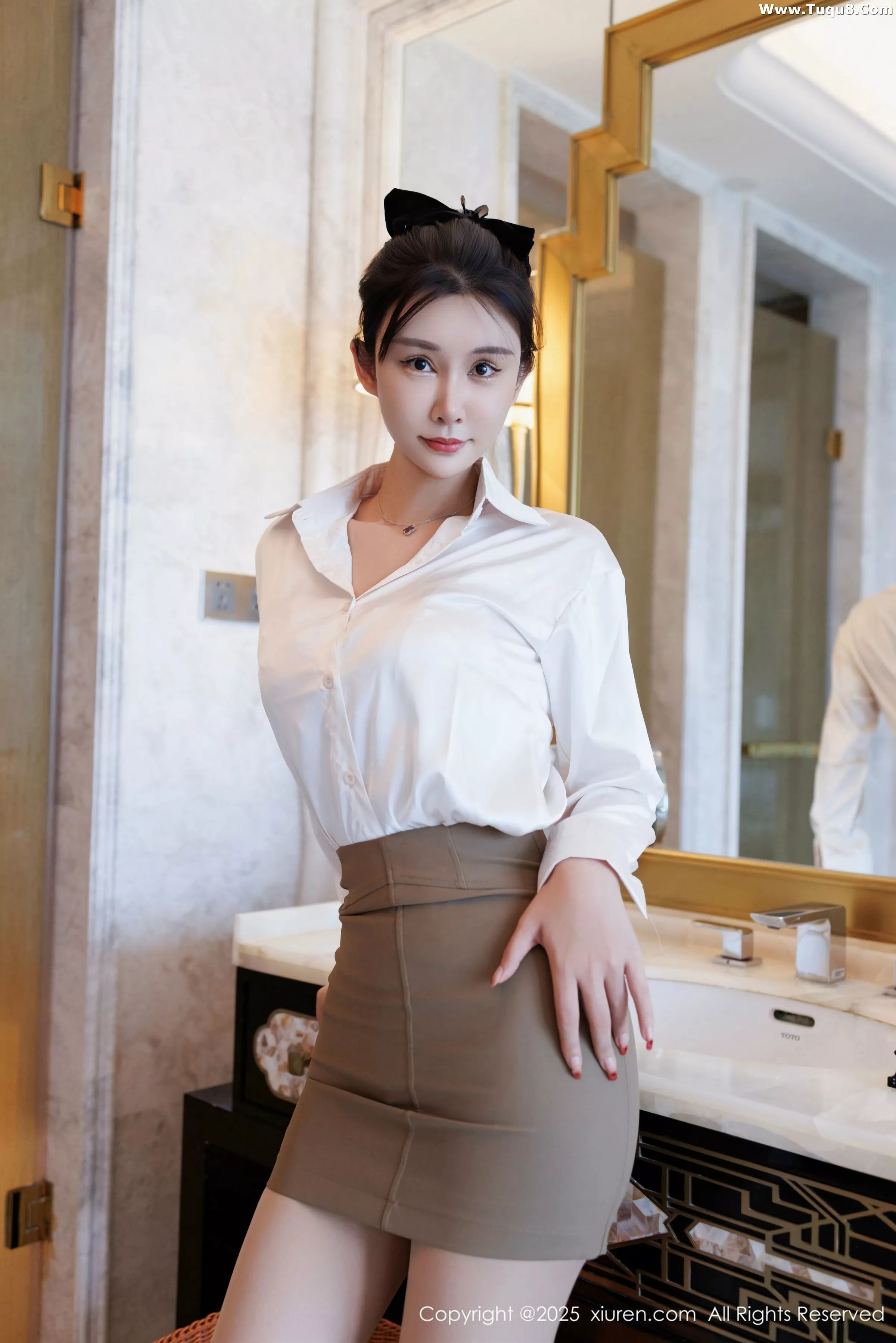 艺艺yiyi性感白色衬衫露白色内衣配超薄肉丝秀美腿绝美写真49P 2