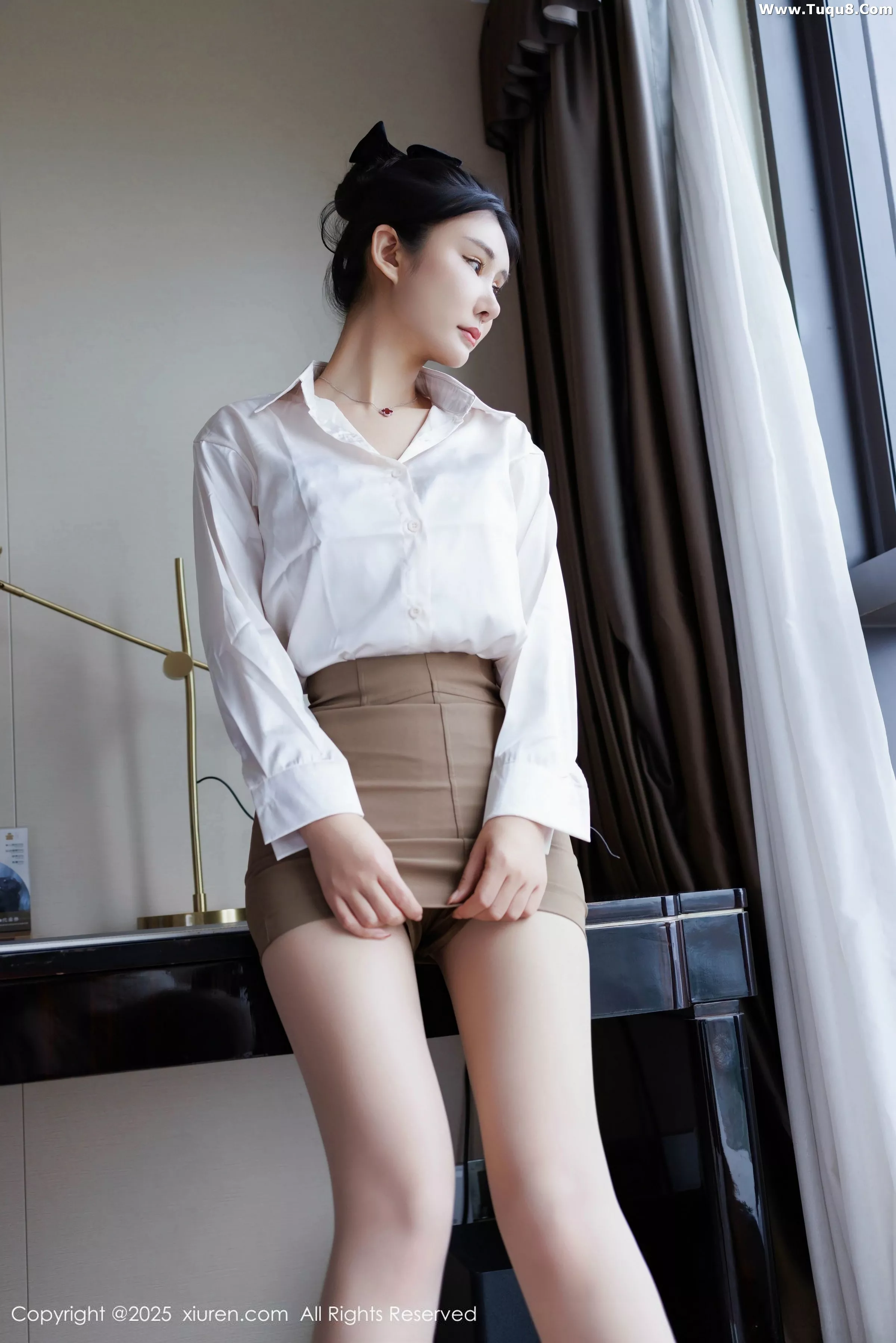 艺艺yiyi性感白色衬衫露白色内衣配超薄肉丝秀美腿绝美写真49P 3