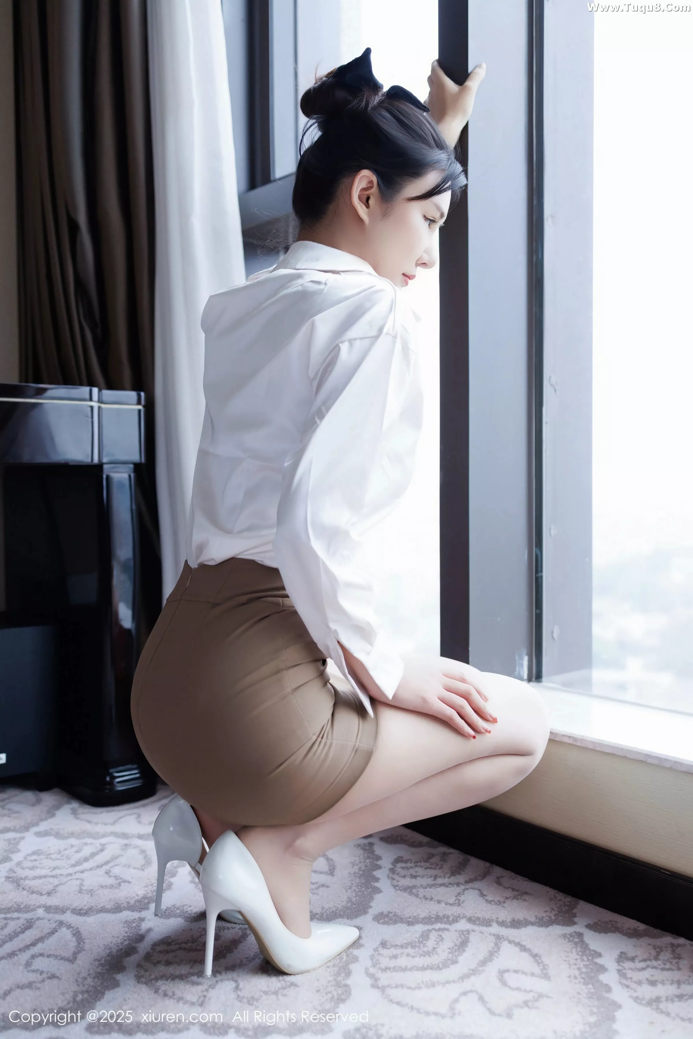 艺艺yiyi性感白色衬衫露白色内衣配超薄肉丝秀美腿绝美写真49P 4